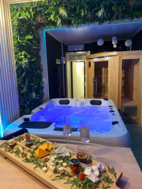 Suite with jacuzzi and sauna